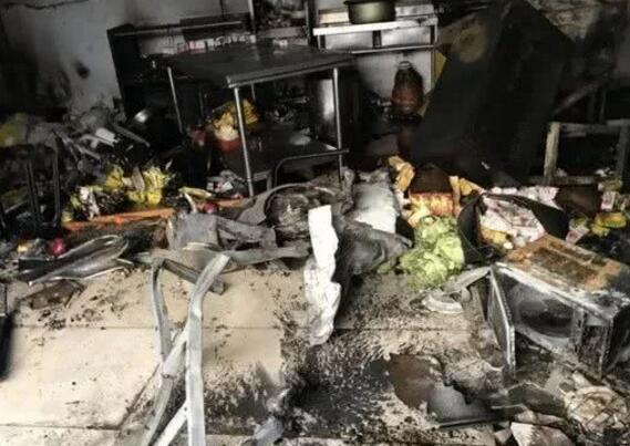 连云港一家烧烤店煤气罐爆炸 两人烧伤